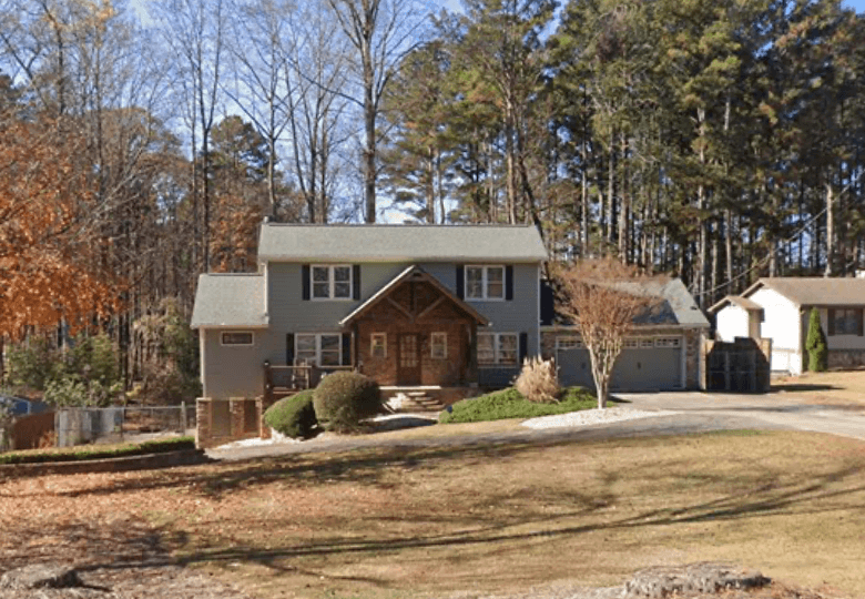 Find Your Perfect Piece at This AWESOME Lake Home in Buford!