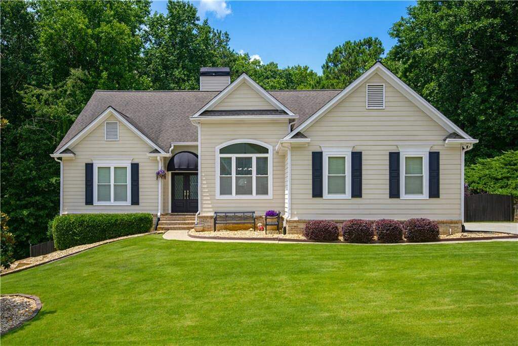 Find Your PERFECT PIECE at This Beautiful Home in Suwanee!